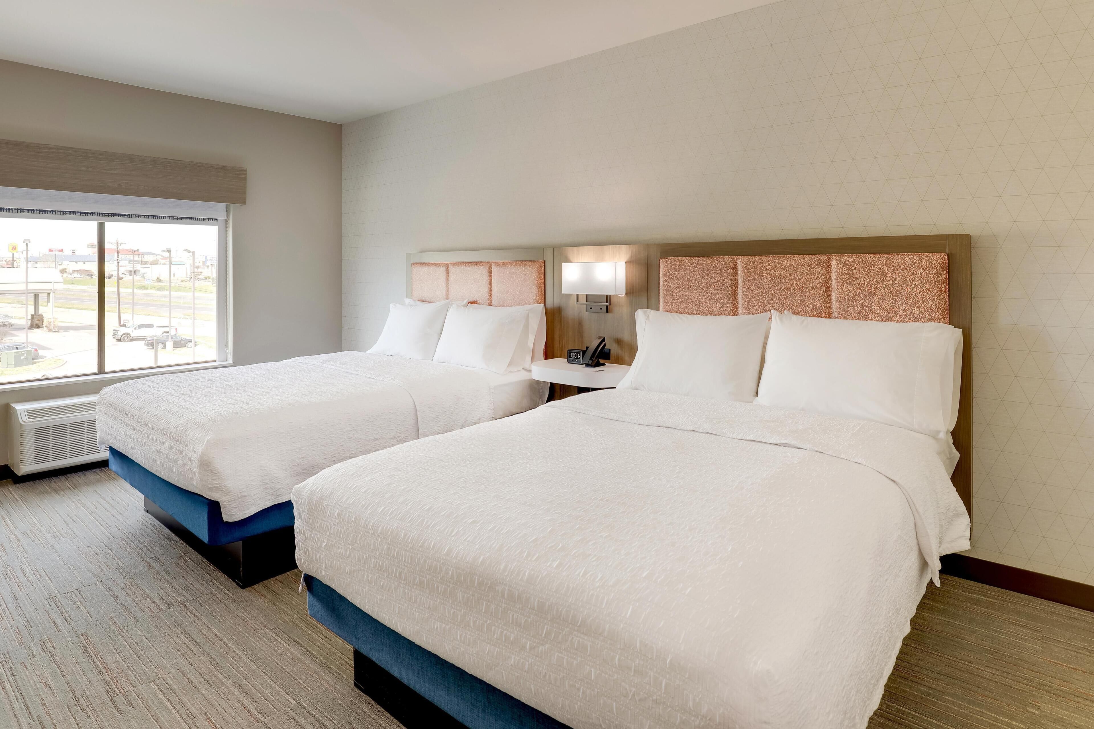 Chambre, 2 grands lits, accessible aux personnes à mobilité réduite (Hearing)