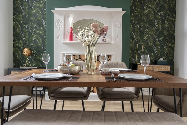 Luxury House, Private Bathroom (The Callies) | Restaurant - The Callie by Sasco Apartments (Blackpool)