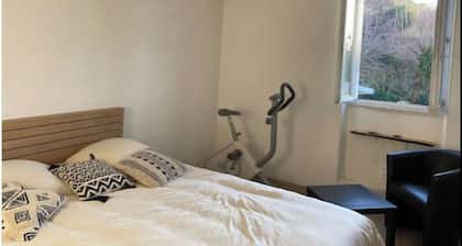 Room in house drome + viarhona + freeway + jacuzzi (extra charge)