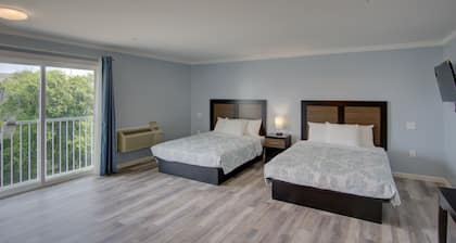 Dhimas Bayview Suites