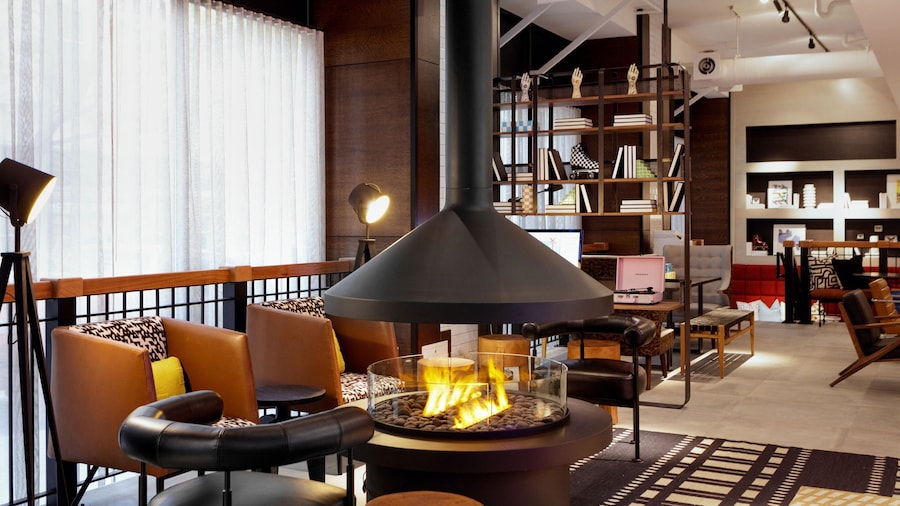 Moxy Richmond Downtown