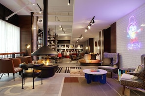 Lobby lounge