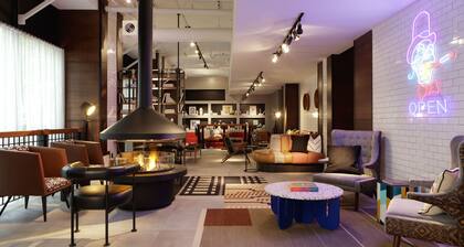 Moxy Richmond Downtown