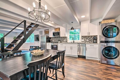 Private Hot Tub & Fire Pit: Family Broadway Cabin