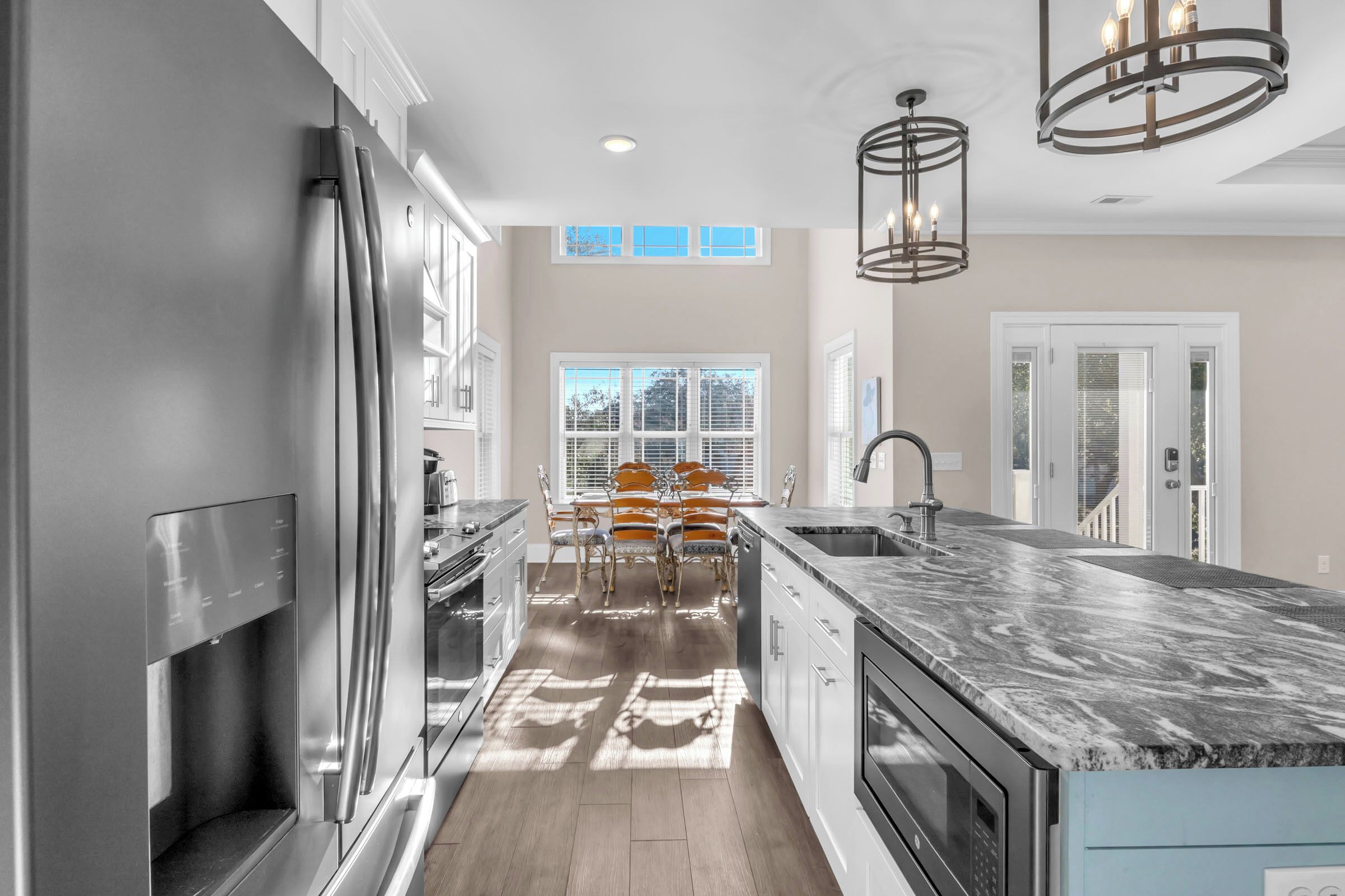 Kylskåp, mikrovågsugn, ugn och diskmaskin