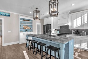 Refrigerador, microondas, horno y lavavajillas 