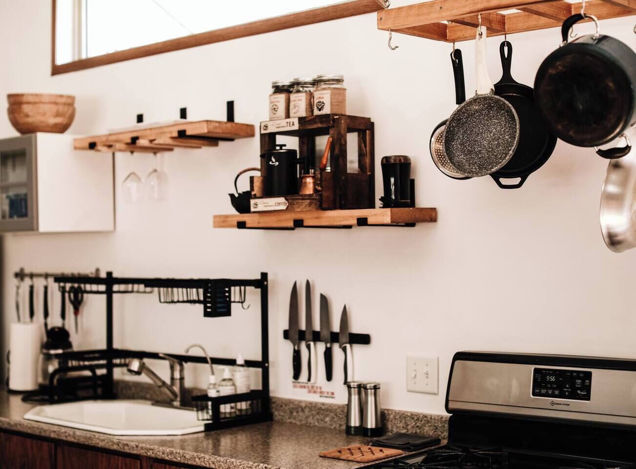 Coffee/tea maker, fridge, microwave, oven