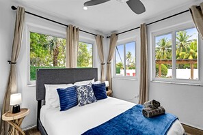 8 bedrooms, desk, iron/ironing board, free WiFi - Huge 8 BR Heated Pool HotTub Tropical Oasis Villa (Miami Shores)