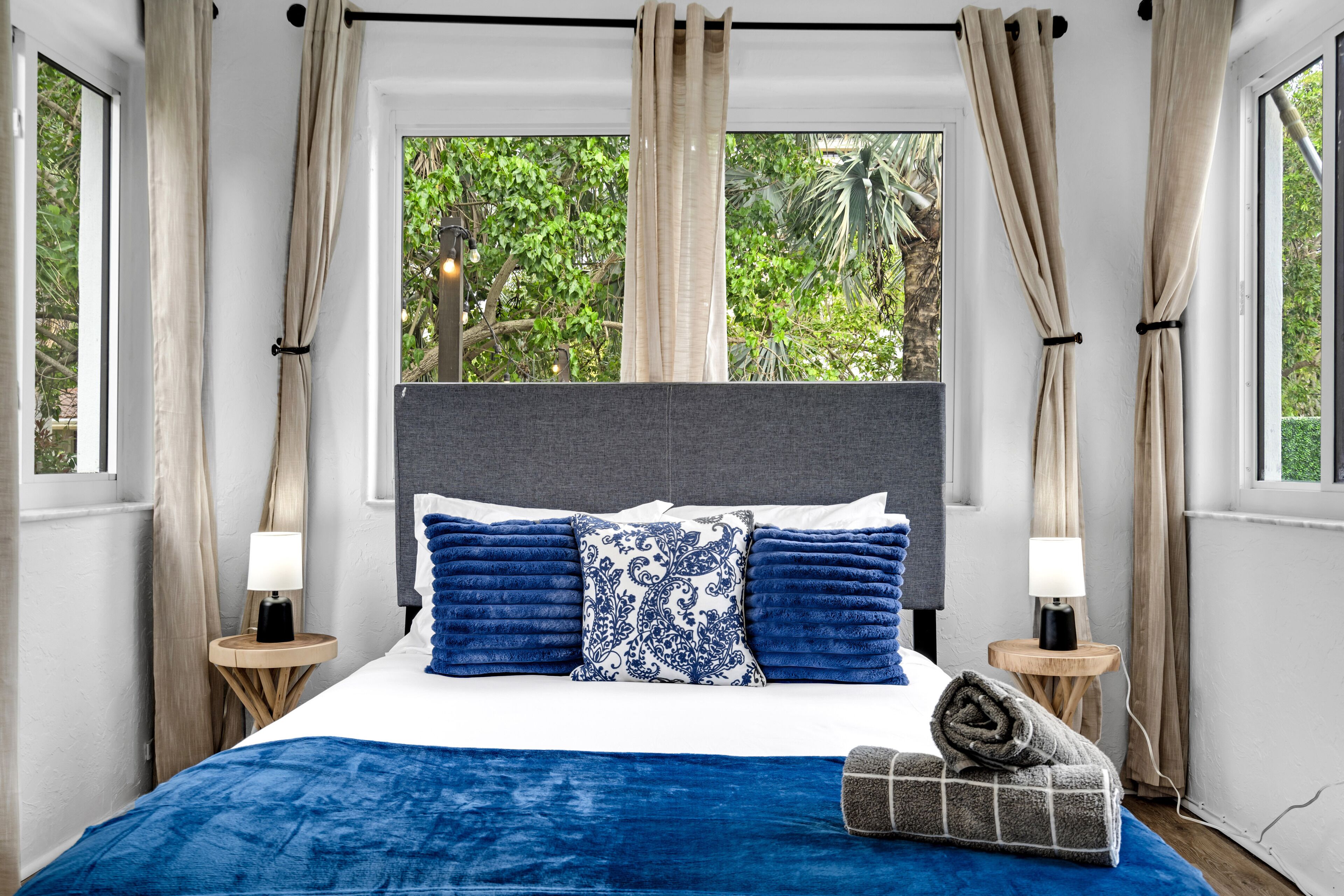 8 bedrooms, desk, iron/ironing board, free WiFi