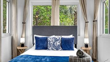 8 bedrooms, desk, iron/ironing board, free WiFi