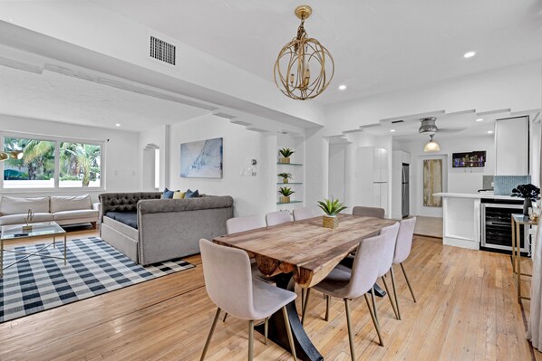 Interior - Huge 8 BR Heated Pool HotTub Tropical Oasis Villa (Miami Shores)