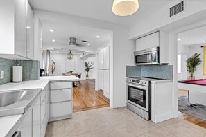 Fridge, microwave, oven, stovetop - Huge 8 BR Heated Pool HotTub Tropical Oasis Villa (Miami Shores)