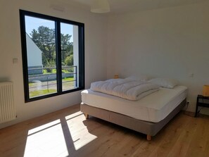 6 chambres, fer et planche à repasser, lit parapluie, Wi-Fi gratuit