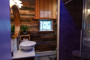 Shower, hair dryer, towels - Relaxed Mountain Living Near Minnewaska | Dream House in the Gunks (Kerhonkson)