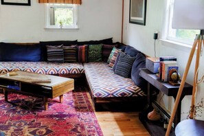 Fireplace, books - Relaxed Mountain Living Near Minnewaska | Dream House in the Gunks (Kerhonkson)