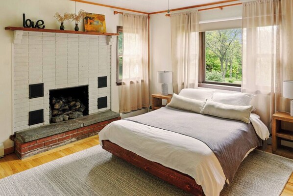 2 عدّة غرف نوم ومكواة/لوح كي وواي فاي مجانًا وملاءات أسرّة