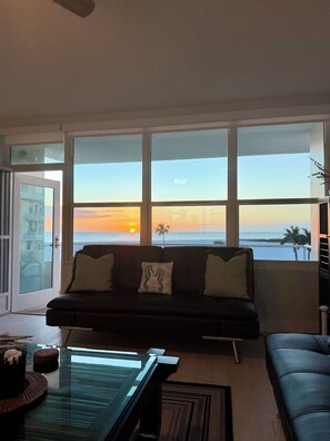 Smart TV, libri, impianto stereo