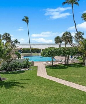 Piscina all'aperto, una piscina riscaldata