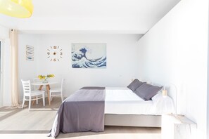 1 habitación, tabla de planchar con plancha, internet y ropa de cama 
