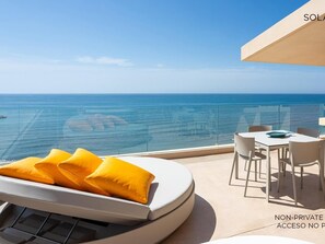 Outdoor dining - Higuerón Beach Club Suite A with Solarium (Benalmádena)