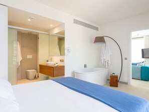 Bathtub, hair dryer, towels - Higuerón Beach Club Suite B (Benalmádena)