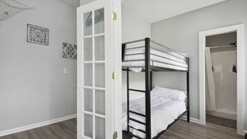 4 chambres, fer et planche à repasser, accès au Wi-Fi (inclus)
