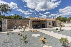 Outdoor dining - Relax and fill your heart in renewed Istrien villa (Labin)