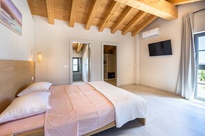 3 bedrooms, in-room safe, iron/ironing board, travel crib - Relax and fill your heart in renewed Istrien villa (Labin)