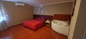 Superior Double Room, Hot Tub | Minibar, desk, cribs/infant beds, free WiFi - Miga Hotel Airport (Isola di Capo Rizzuto)