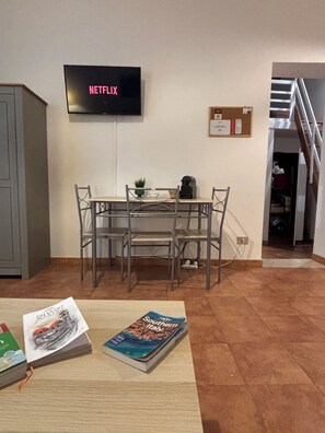 Dining - Studio apartment with loft in the heart of the historic center (Palermo)