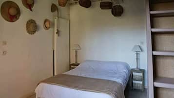 5 bedrooms, desk, WiFi