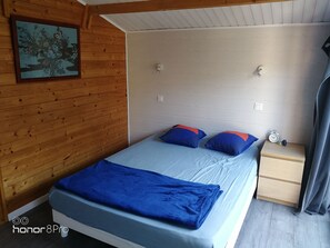 3 bedrooms, iron/ironing board, travel cot, free WiFi