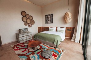 8 chambres, fer et planche à repasser, Wi-Fi, draps fournis