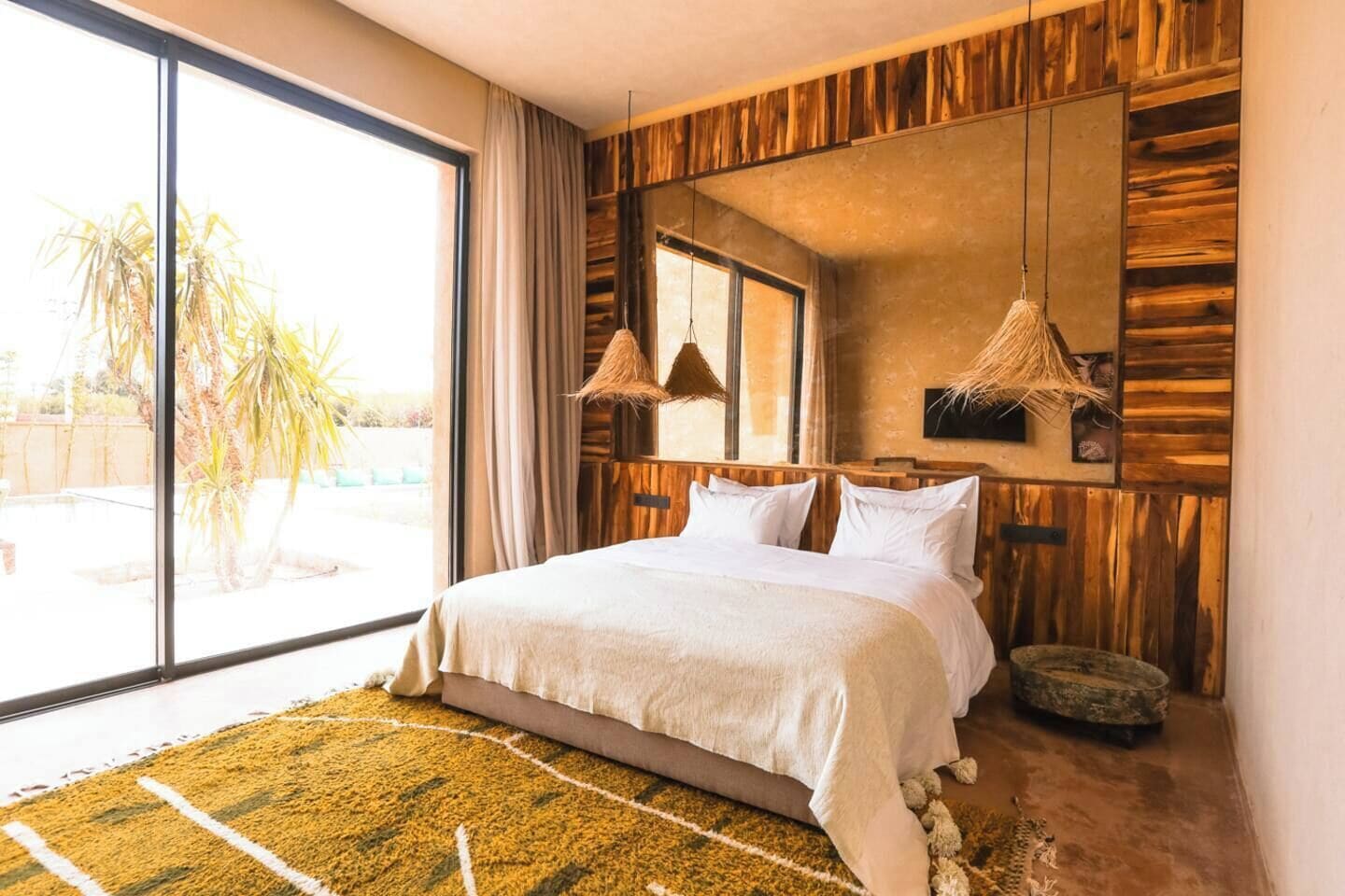 8 habitaciones, tabla de planchar con plancha, wifi y ropa de cama 