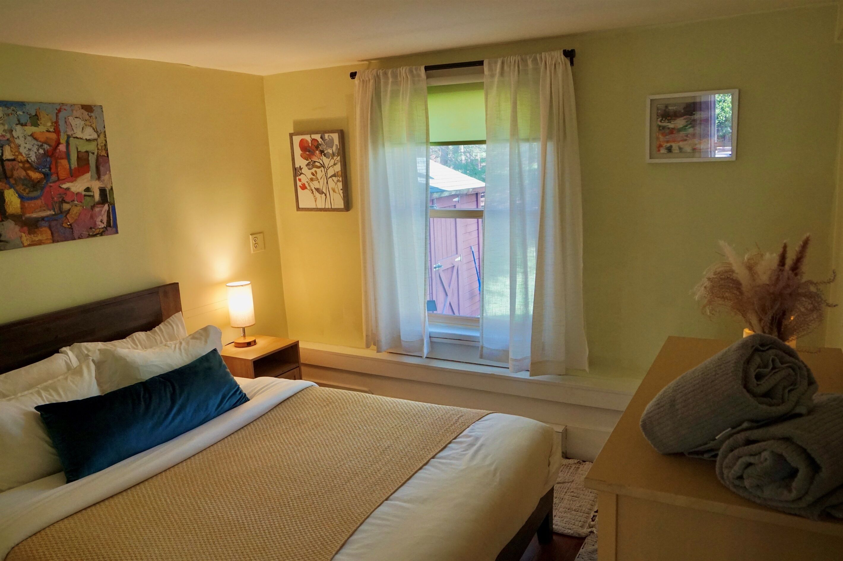 1 habitación, tabla de planchar con plancha, wifi gratis y ropa de cama 