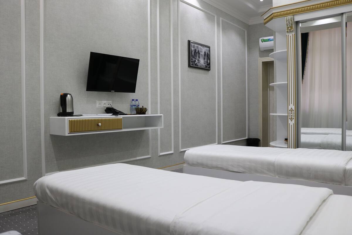 Hypo-allergenic bedding, in-room safe, desk, soundproofing
