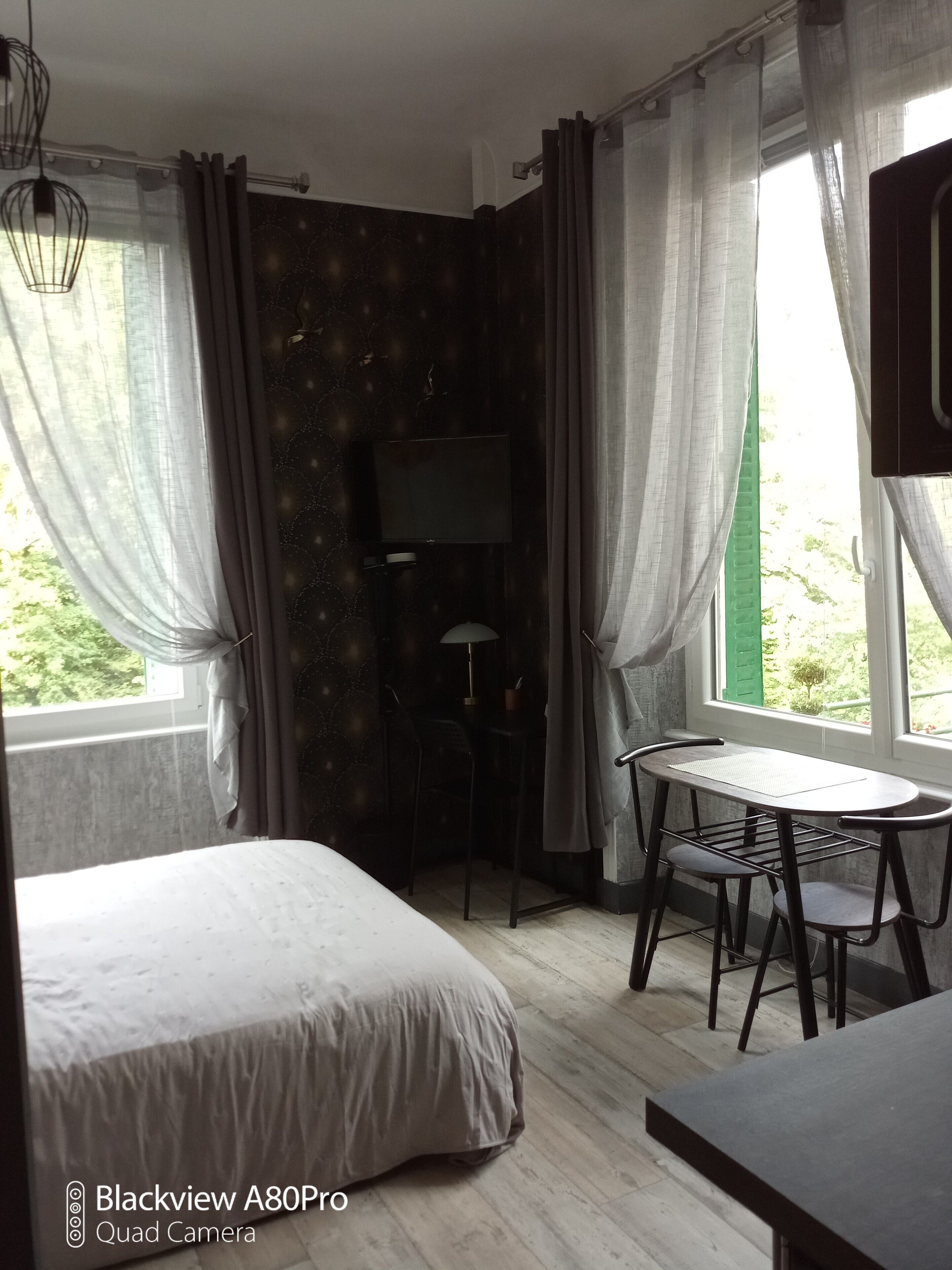 1 chambre, bureau, Wi-Fi gratuit, draps fournis