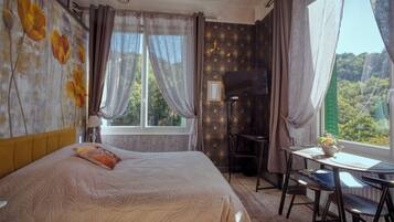 1 slaapkamer, een bureau, gratis wifi, beddengoed