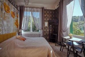 1 bedroom, desk, WiFi (free), bed sheets