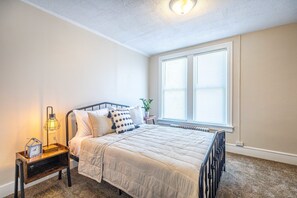 2 bedrooms, desk, iron/ironing board, free WiFi