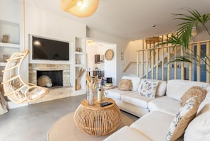 TV, fireplace, books - Villa Canova - Three Bedroom Villa, Sleeps 6 (Ionian Islands)