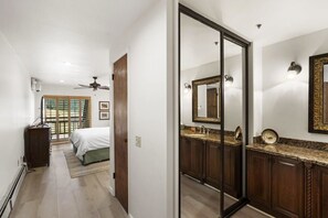 2 habitaciones, tabla de planchar con plancha, wifi y ropa de cama