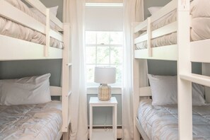 5 bedrooms, WiFi, bed sheets