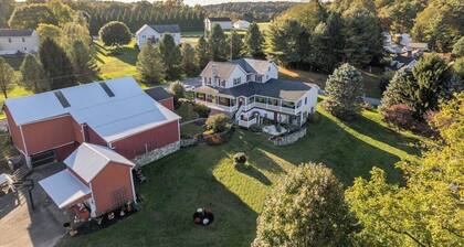 Family Farmhouse w/ Suite & Game Room