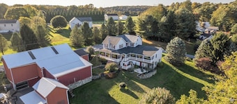 Family Farmhouse w/ Suite & Game Room