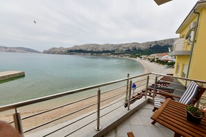 Property grounds - Holiday apartment with balcony and sea view (Baška)