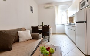 TV - Holiday apartment with sea view (Baška)