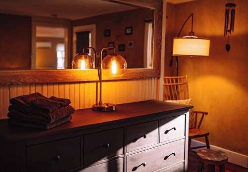 Romantic Apartment in Historic Stone Ridge