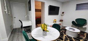 1 chambre, bureau, fer et planche à repasser, accès au Wi-Fi (inclus)