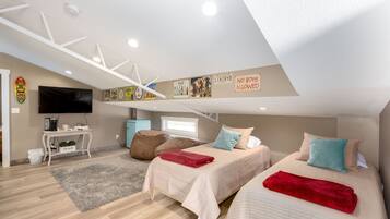 3 bedrooms, desk, travel cot, free WiFi